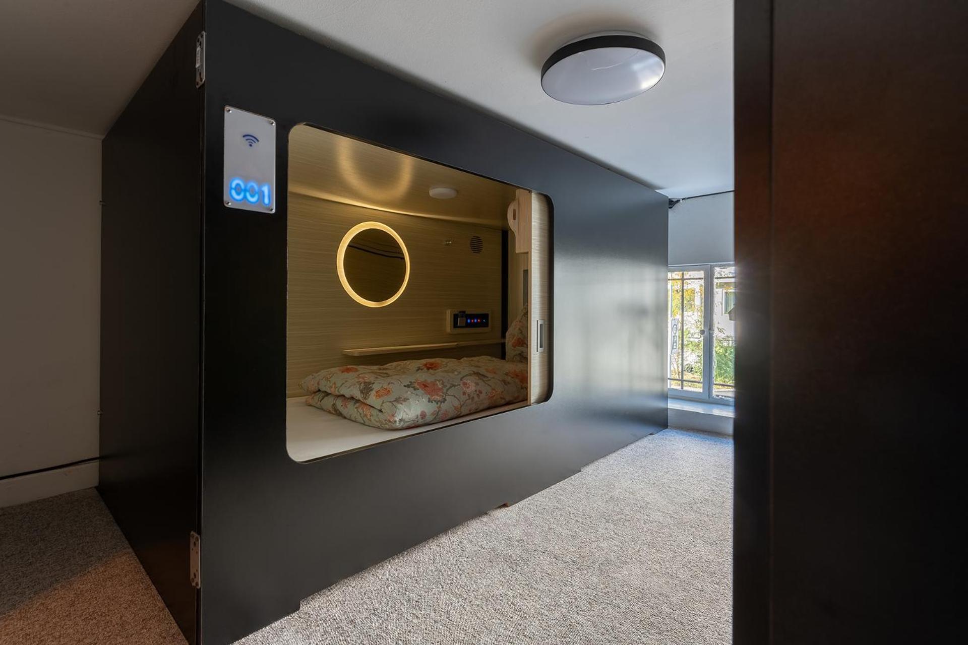Mue Cubes - Capsule Hotel Basel Exterior photo
