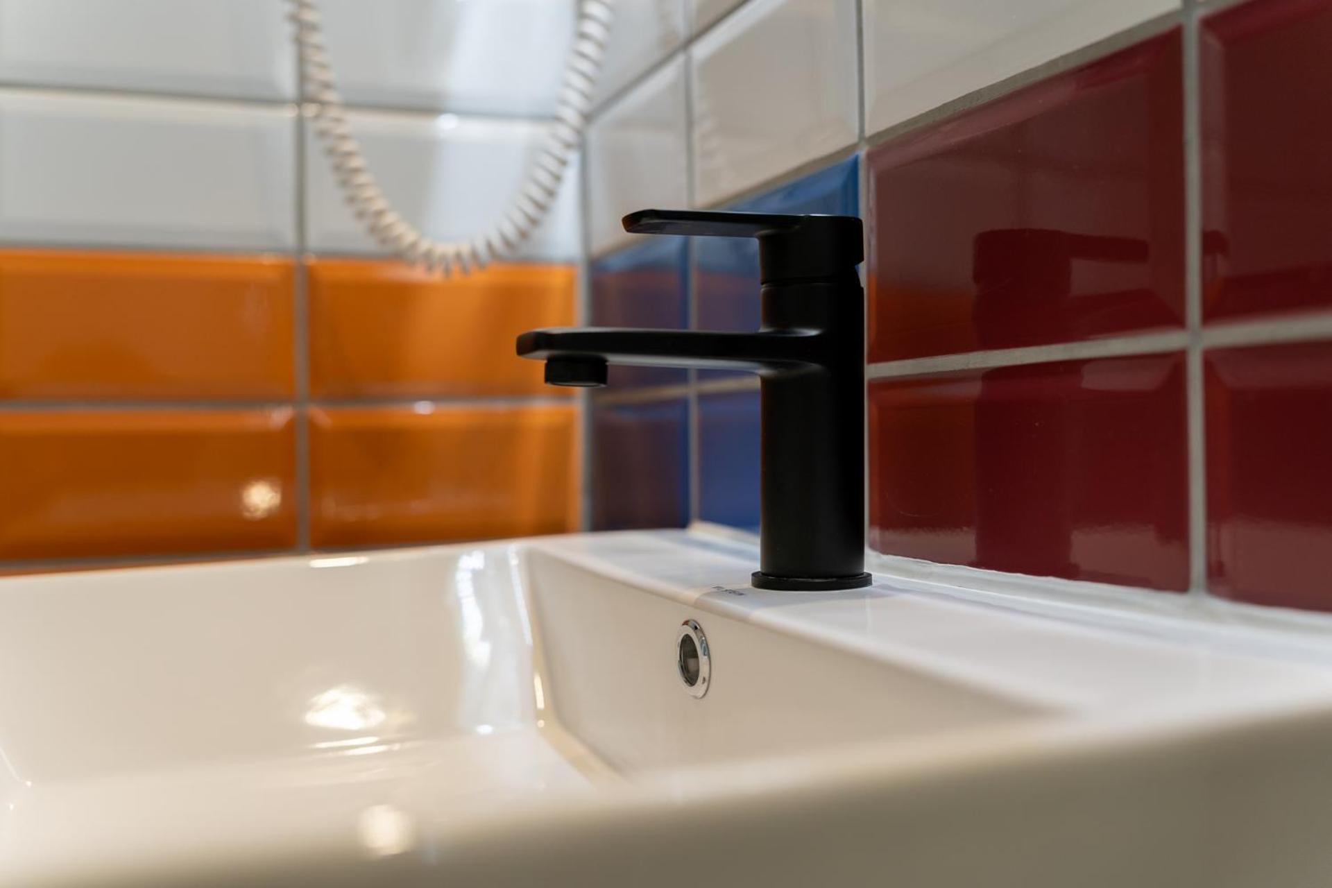 Mue Cubes - Capsule Hotel Basel Exterior photo